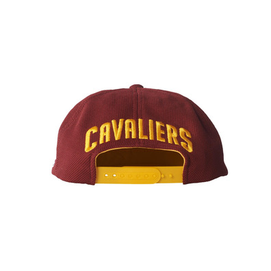 Adidas NBA Gorra Flat Cap Cavaliers (burdeos/blanco/amarillo)