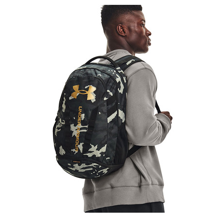 Mochila UA Hustle 5.0 "Black Metallic Gold"