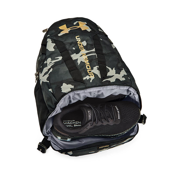 Mochila UA Hustle 5.0 "Black Metallic Gold"