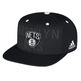 Adidas NBA Gorra Brooklyn Nets Anthem Hat (negro/blanco)